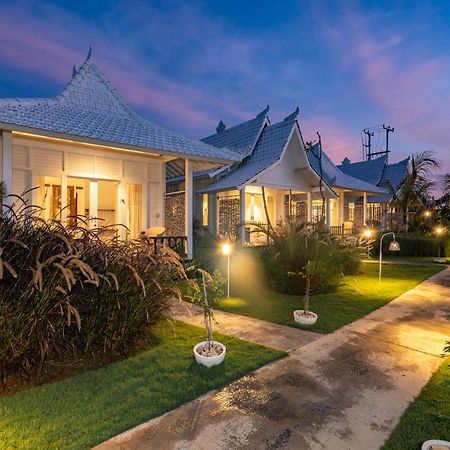 Paus Putih Hotel Lembongan Exterior foto